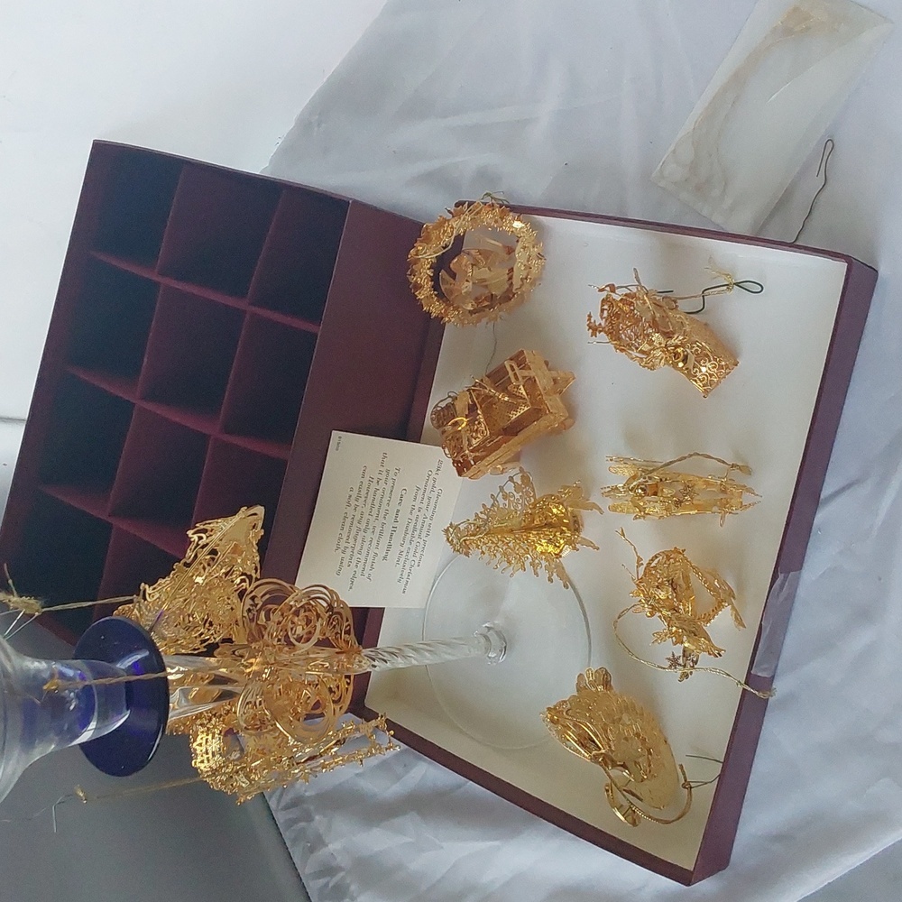 DANBURY  MINT 12‎ PC  GOLD CHRISTMAS ORNAMENTS  (ANGEL BOX)